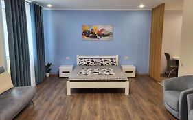 ObolonSky apartament on Obolon- ліфт та тепло без світла резевне живлення